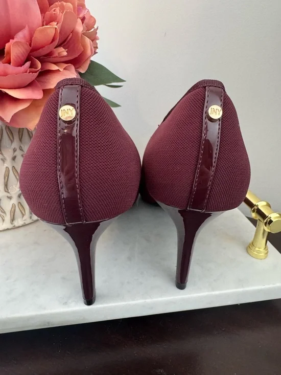 Jones New York Burgundy Pointed Toe Heels with Gold Toe Caps - Picture 2 of 6